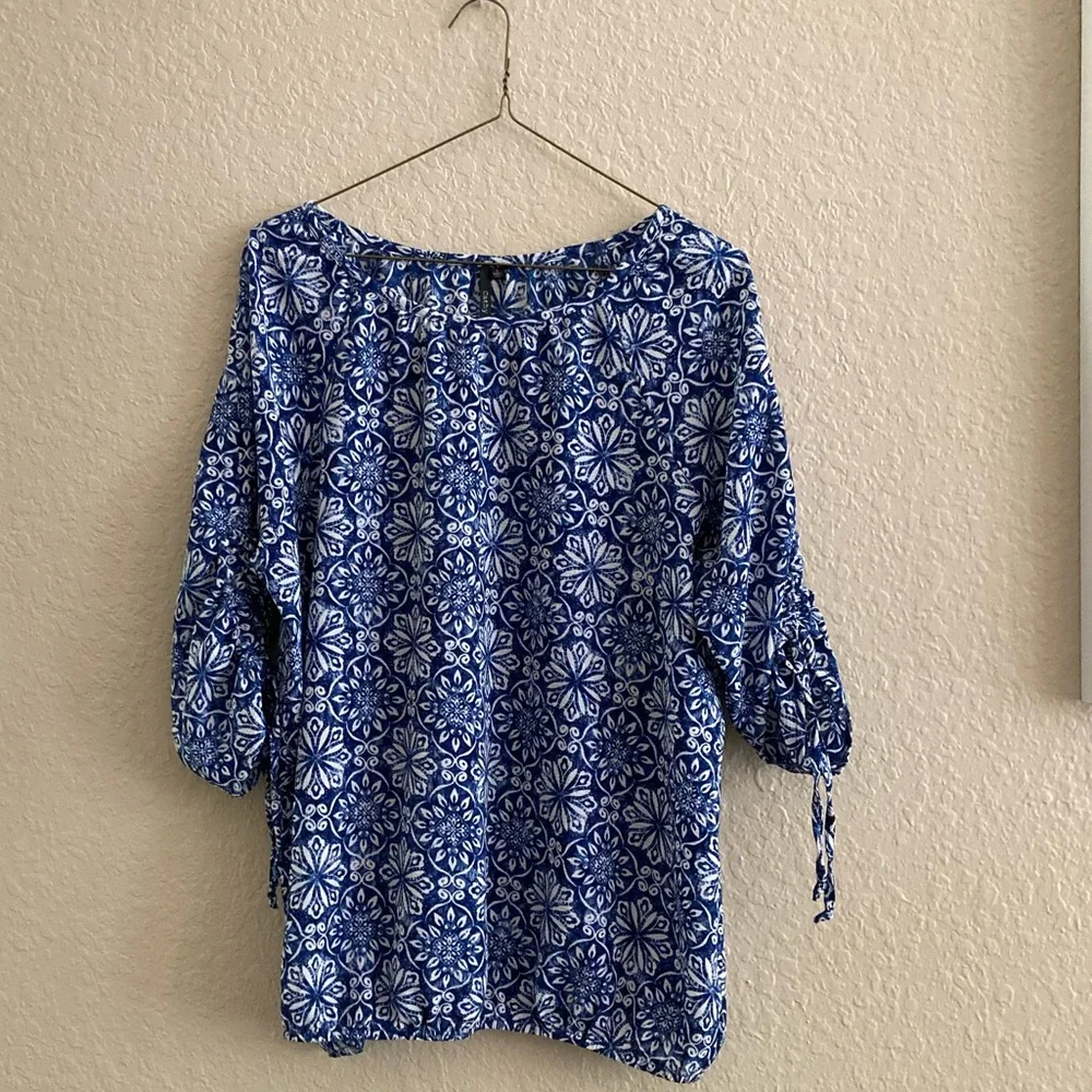 Donated💙5/$25💙 Cathy 3/4 sleeve top - Picture 1 of 1